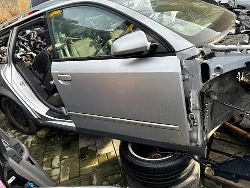 DVEŘE PRAVÉ PŘEDNÍ 8E0 831 052 Dveře Vnejší barva / Cislo laku 5B / LY7W Audi Originální metalický autolak Audi LY7W Silbersee. Stříbrná metalíza