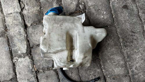 Nádržka ostřikovače čelního skla