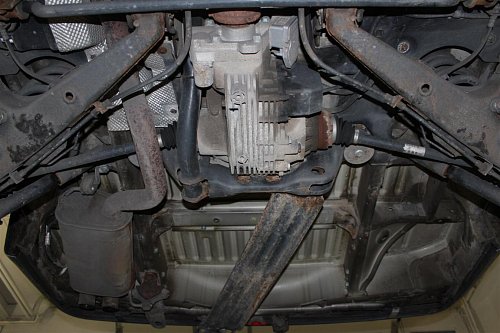 02W 525 010 F   pohon napravy pro vozidla s uzaverkou diferencialu