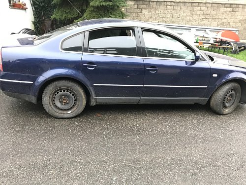 3B5 945 257 B  nosic zarovek vlevo