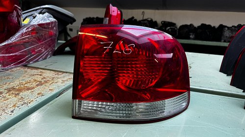 Volkswagen Touareg I 2003 Zadní pravé zadní světlo 7L6945096K