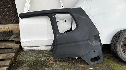 Levý boční panel pro VW Touran, modelové roky 2011-2015