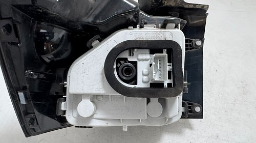 Držák žárovky zadního světla, pravý, VW T-cross 1.0 TS